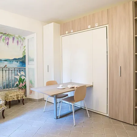 Guesthost - Wisteria Dreams - Comfy Studio-flat 公寓 阿尔杰尼奥